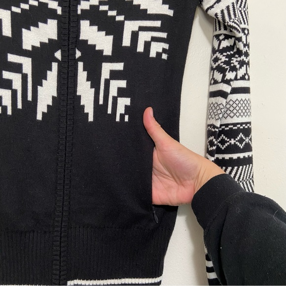 Athleta Black White Snowflake Geometric Knit Long Sleeve Zip Up Sweater - Picture 4 of 7